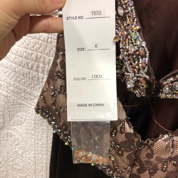 Riva Designs long Sequin Satin Formal Size 6 NWT - Picture 6 of 8